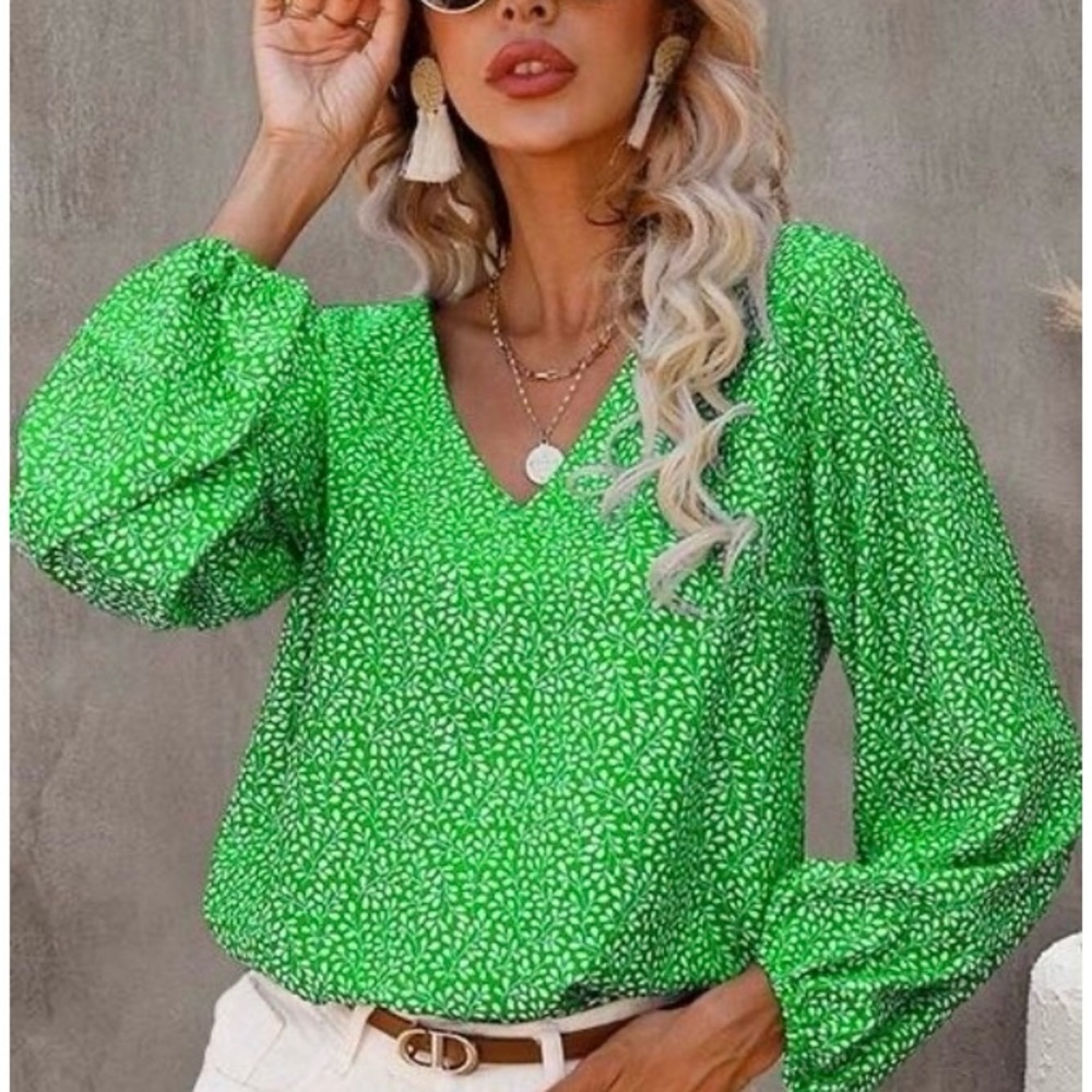 La Mode Bright Green Floral V-neck Puff Sleeve Top Size L